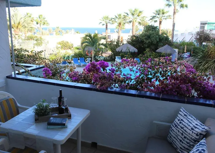Отель Bougainvillea Bamira *